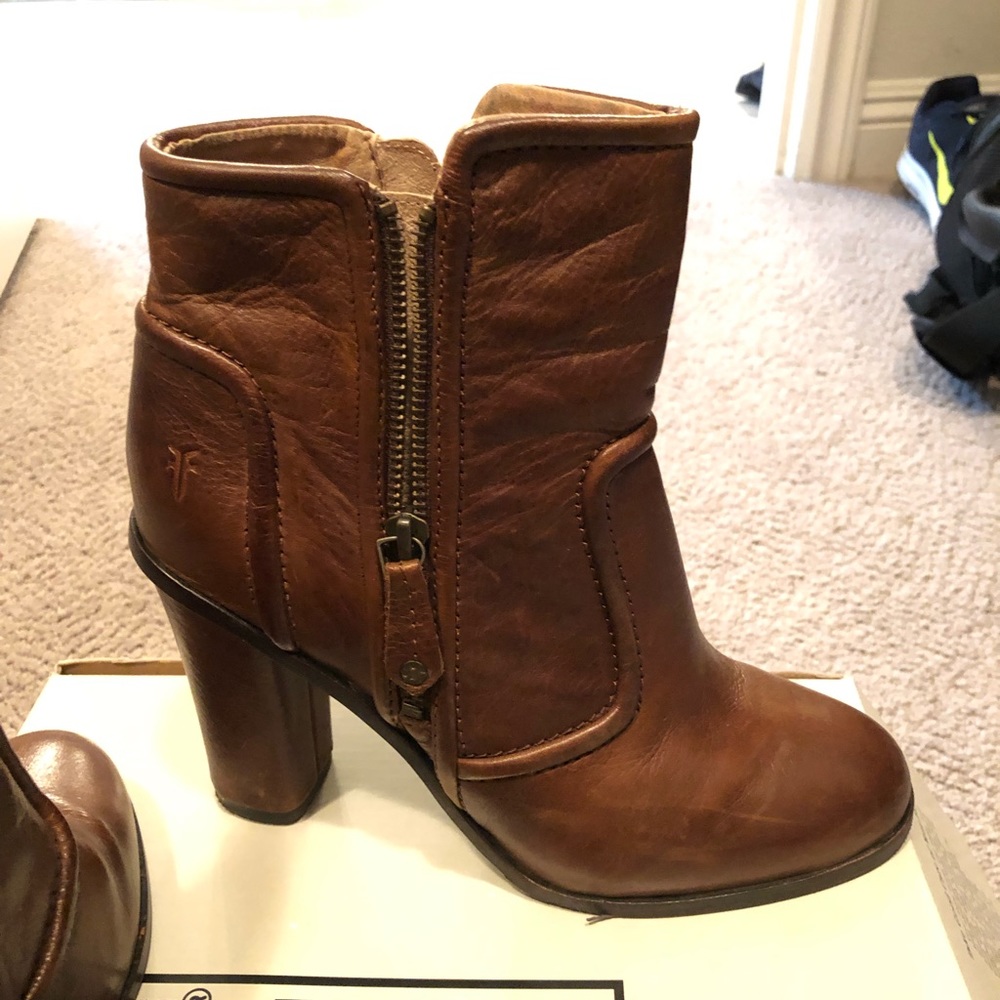 Frye Sylvia Piping Bootie size 7